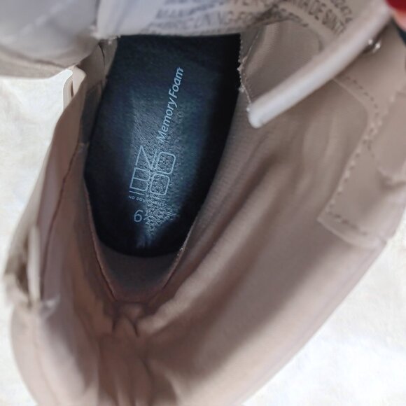 Chunky Healed Studded Cream Boots Size 6.5 - Picture 6 of 16